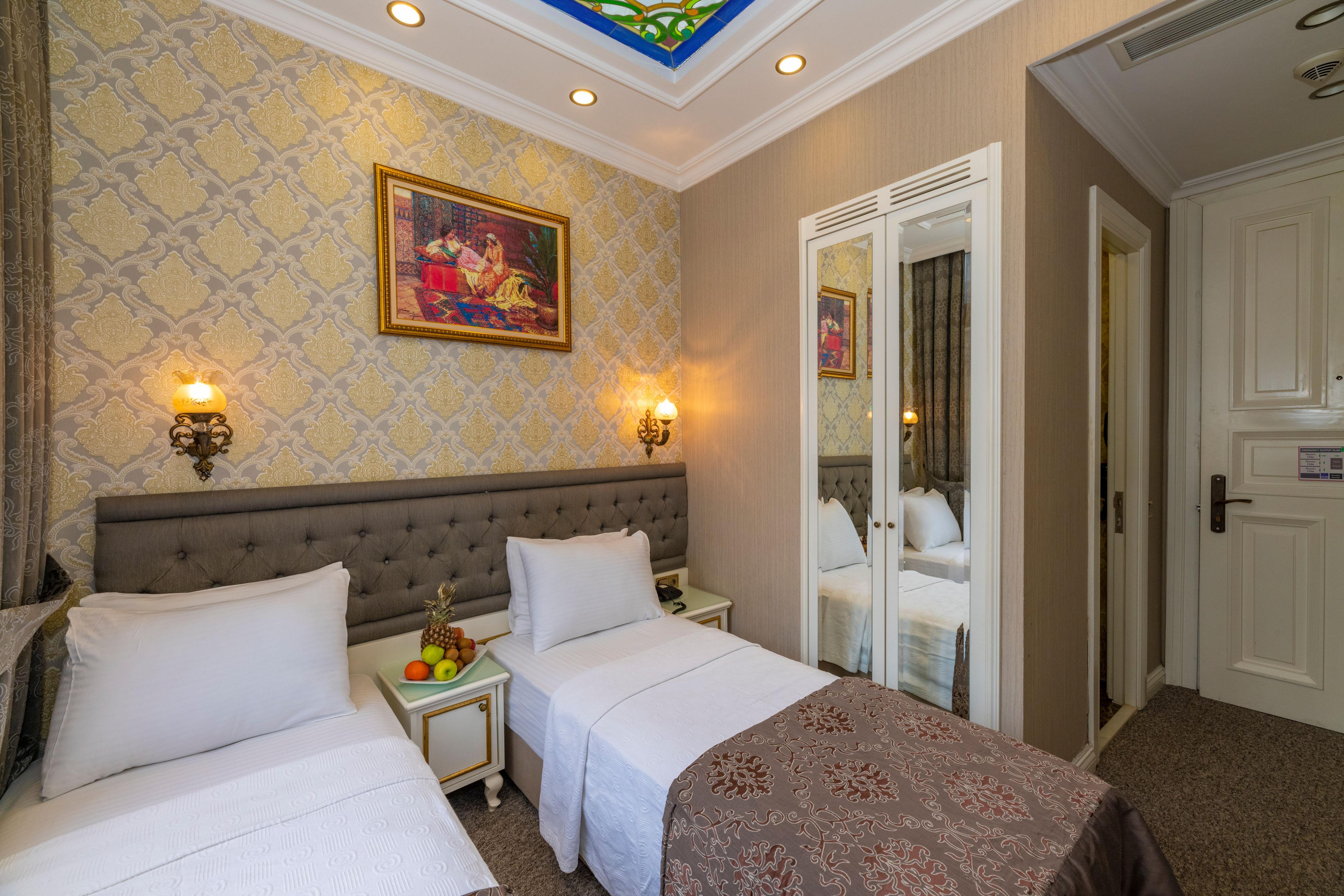 Alpek Hotel Istanbul Bagian luar foto