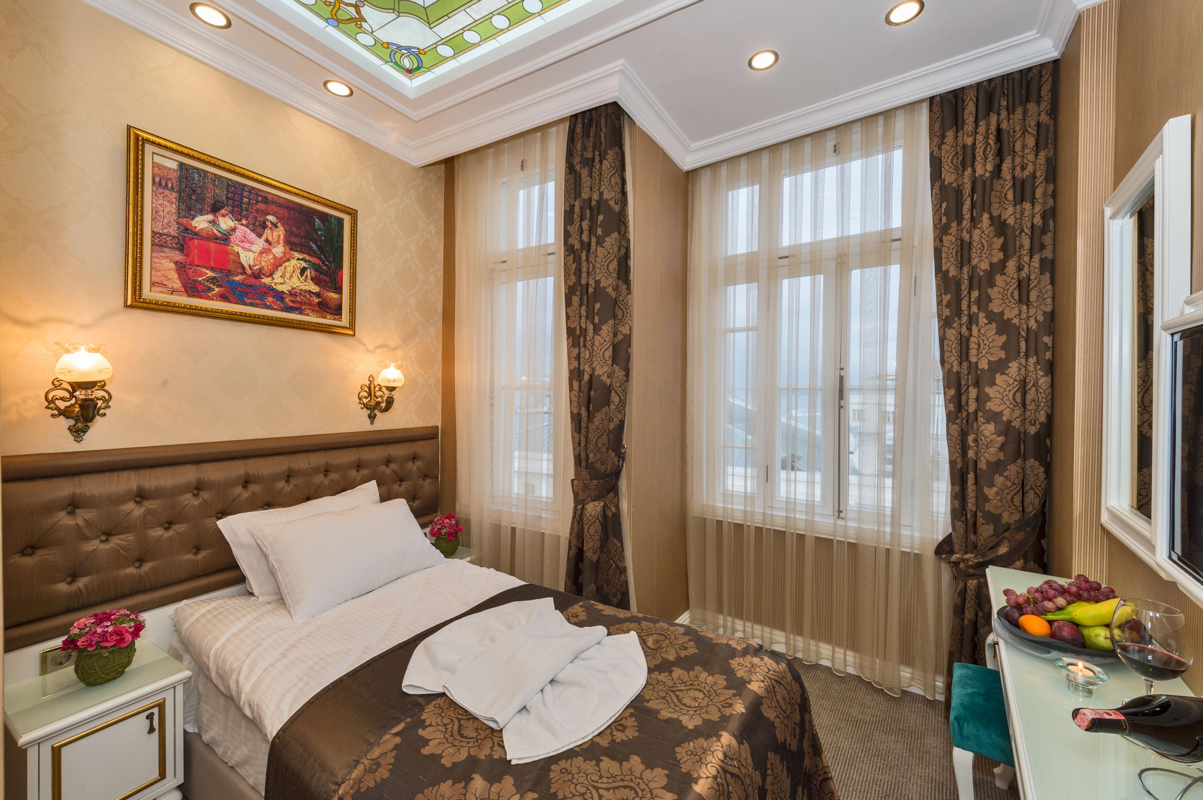 Alpek Hotel Istanbul Bagian luar foto